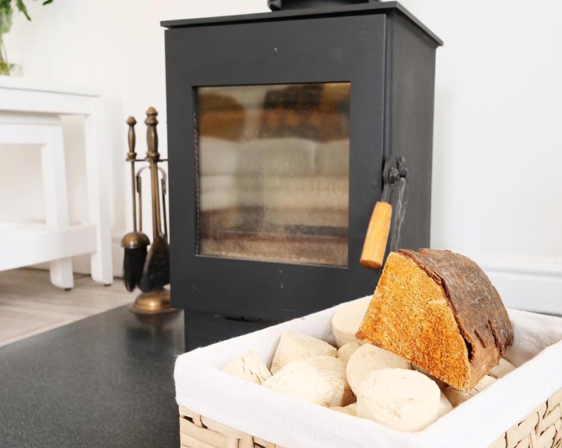 Hoxne Cottages - Sunflower Cottage With Private Hot Tub York Buitenkant foto